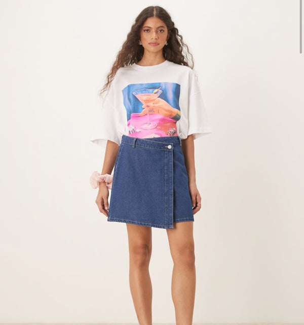 ASOS DESIGN oversized t-shirt with cocktail drink graphic in white "S" *Preorder*